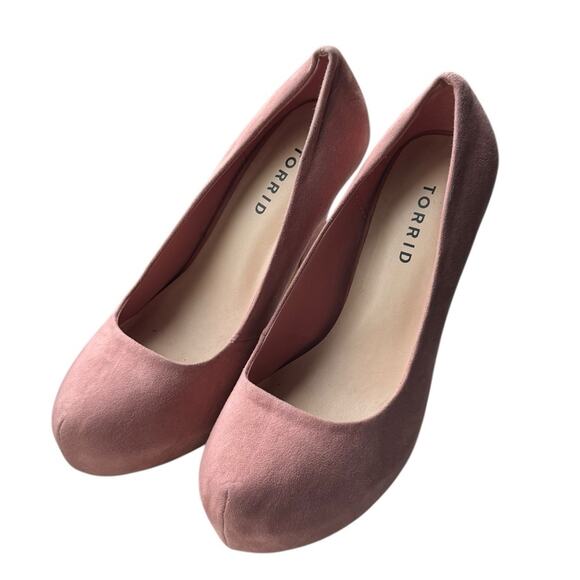 Torrid Faux Suede Pink Platform Heels Size 7 WW - Picture 2 of 7